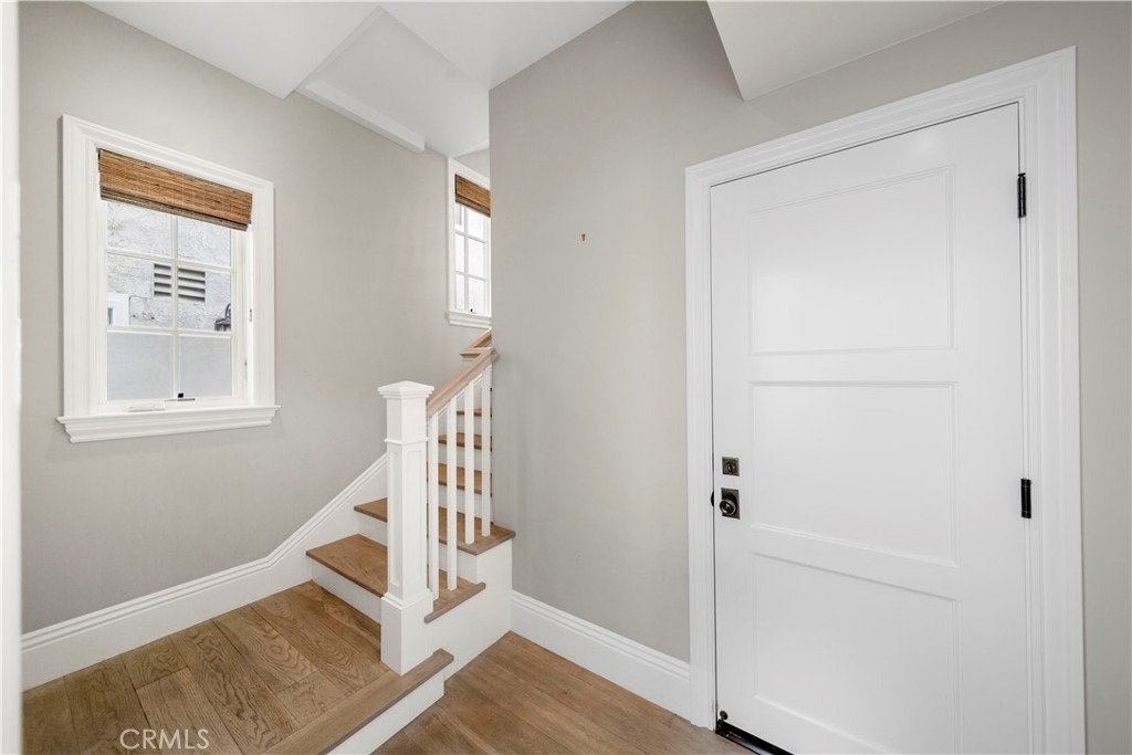 515 1/2 Narcissus Avenue - Photo 3