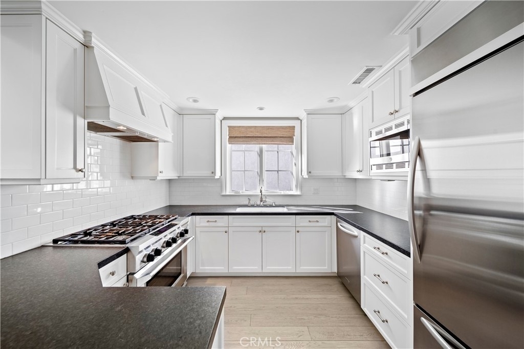 515 1/2 Narcissus Avenue - Photo 13