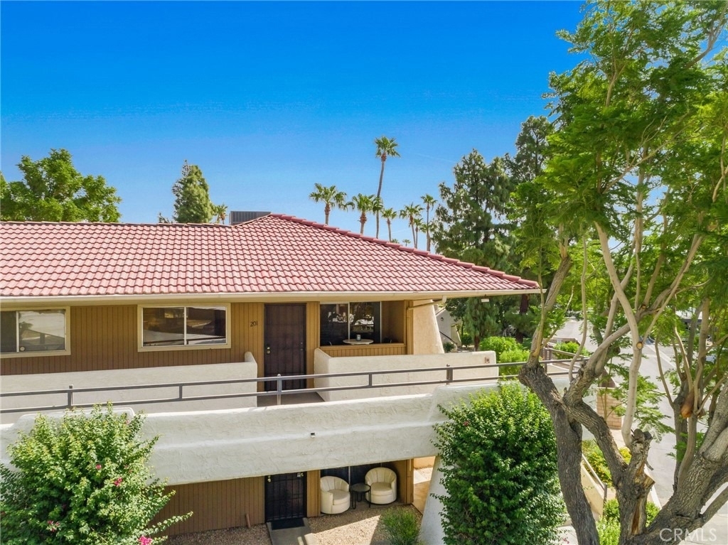 510 N Villa Court - Photo 0