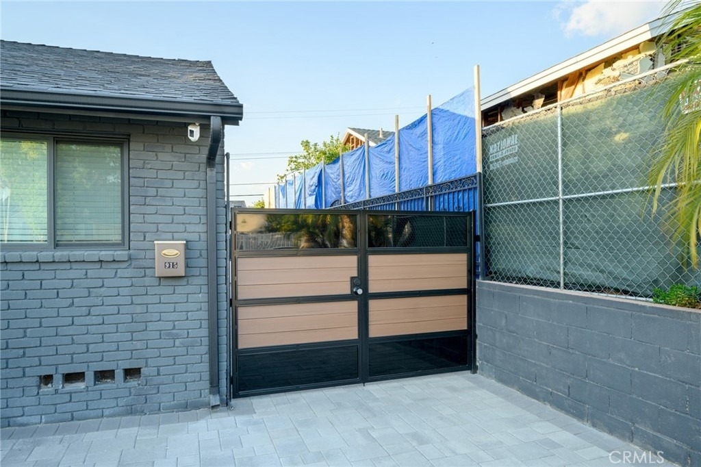915 Cornell - Photo 19