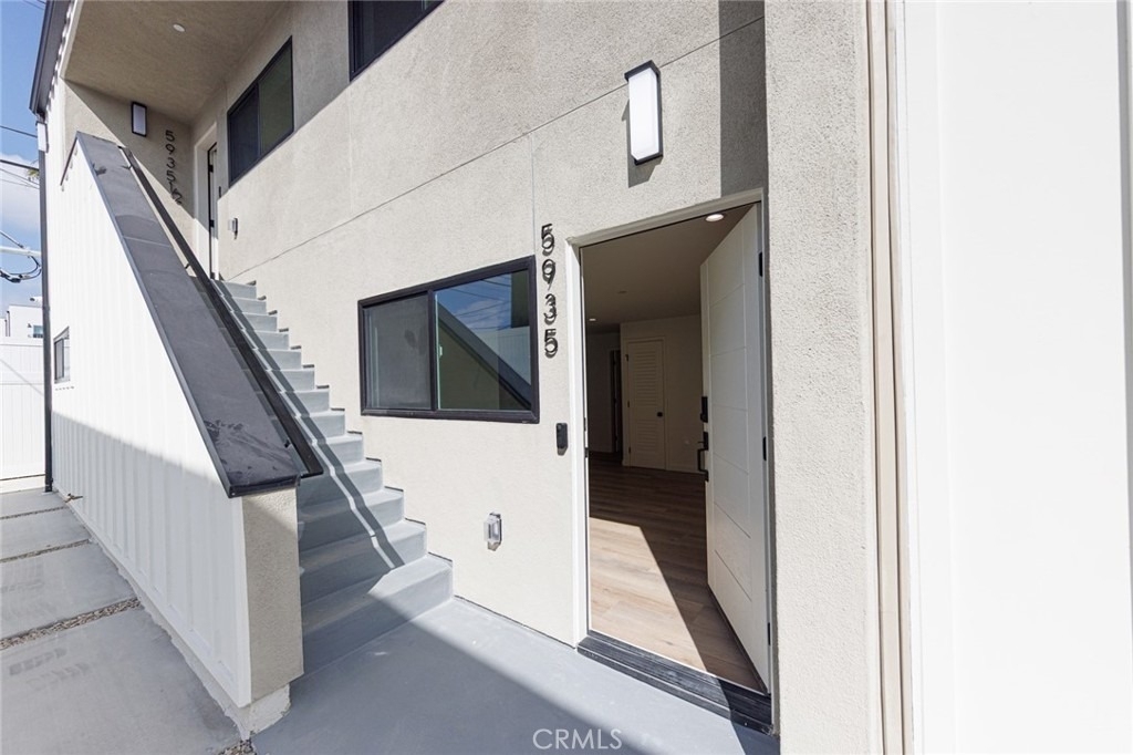 5933 Comey Avenue - Photo 6