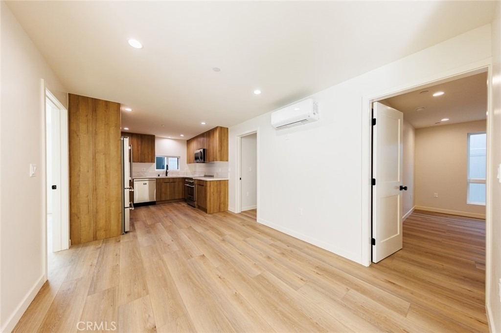 5933 Comey Avenue - Photo 9