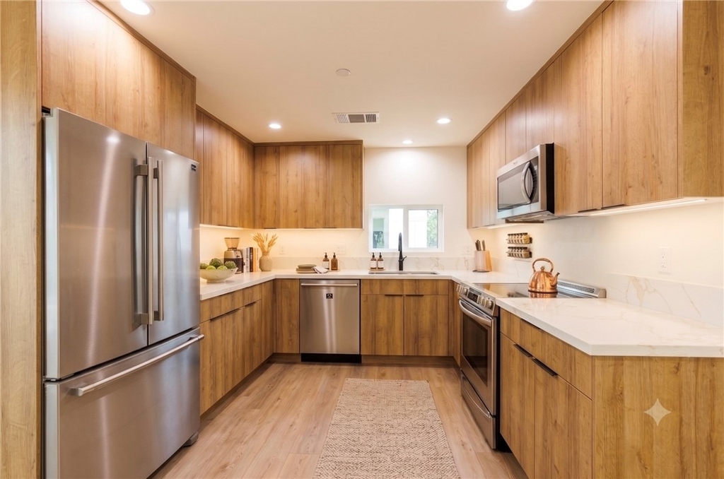 5933 Comey Avenue - Photo 2