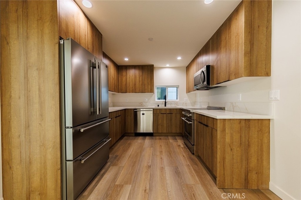 5933 Comey Avenue - Photo 10