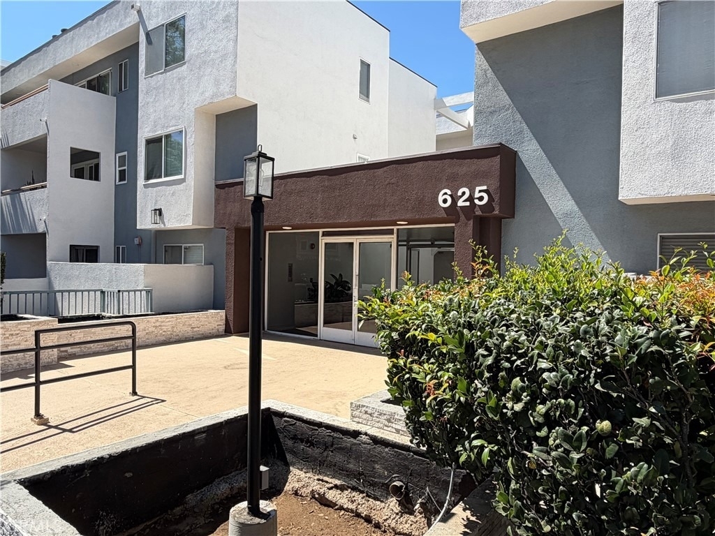 625 E Del Mar Boulevard - Photo 0