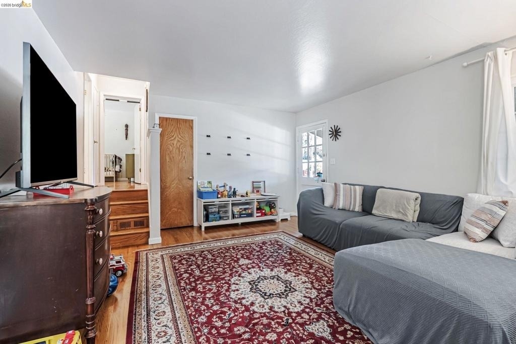 2050 Donald Dr - Photo 5