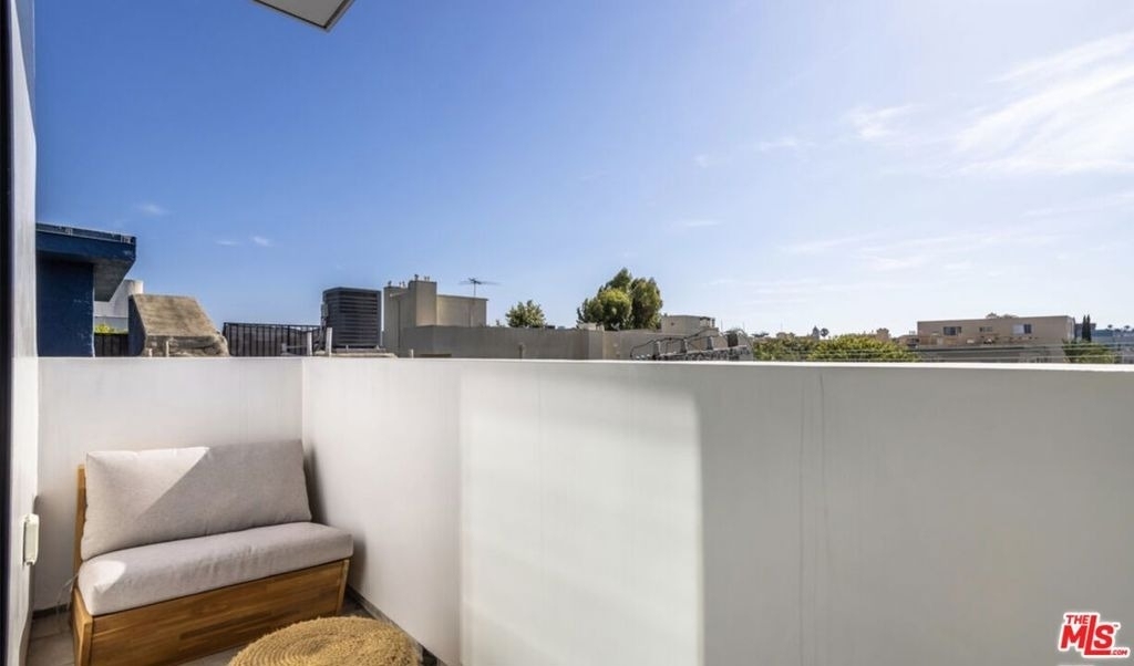 137 N Doheny Drive - Photo 29