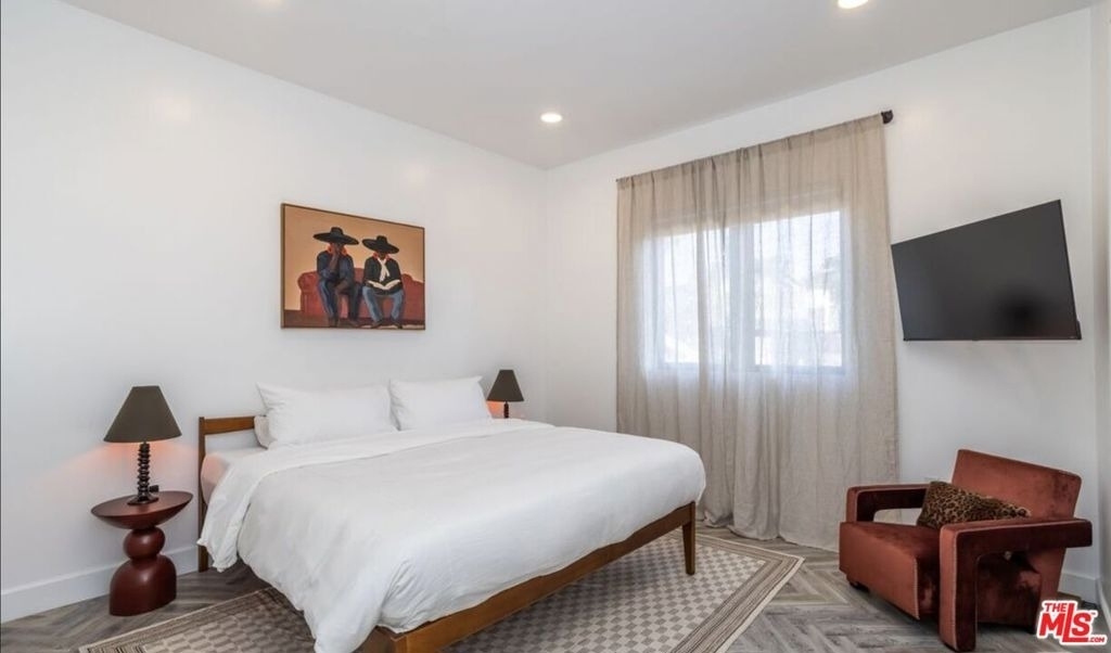 137 N Doheny Drive - Photo 32