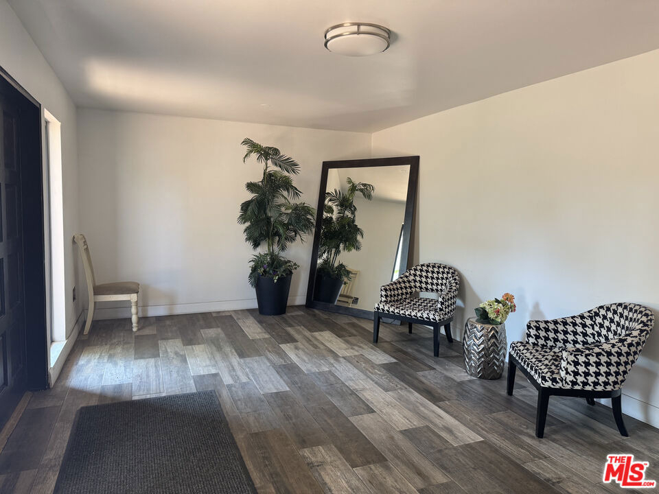1601 Veteran Avenue - Photo 8