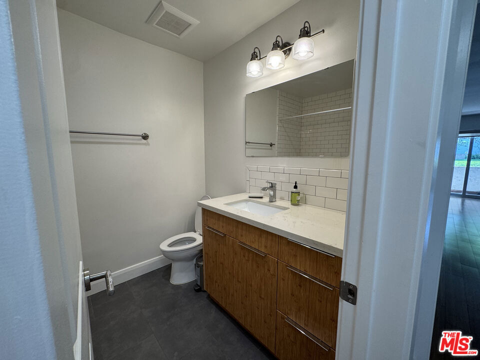 1601 Veteran Avenue - Photo 23