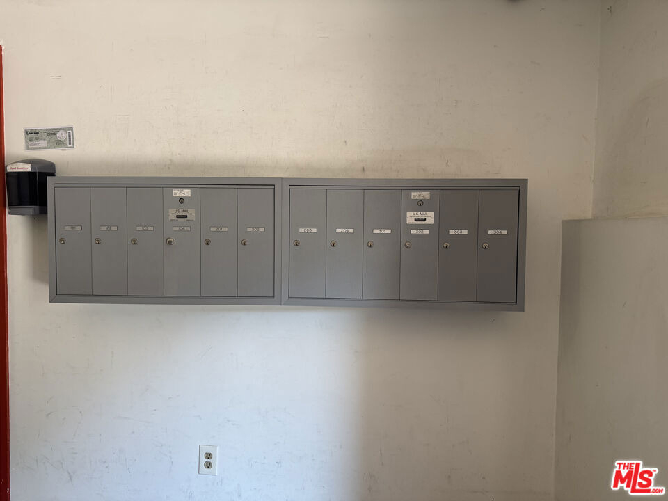 1601 Veteran Avenue - Photo 7