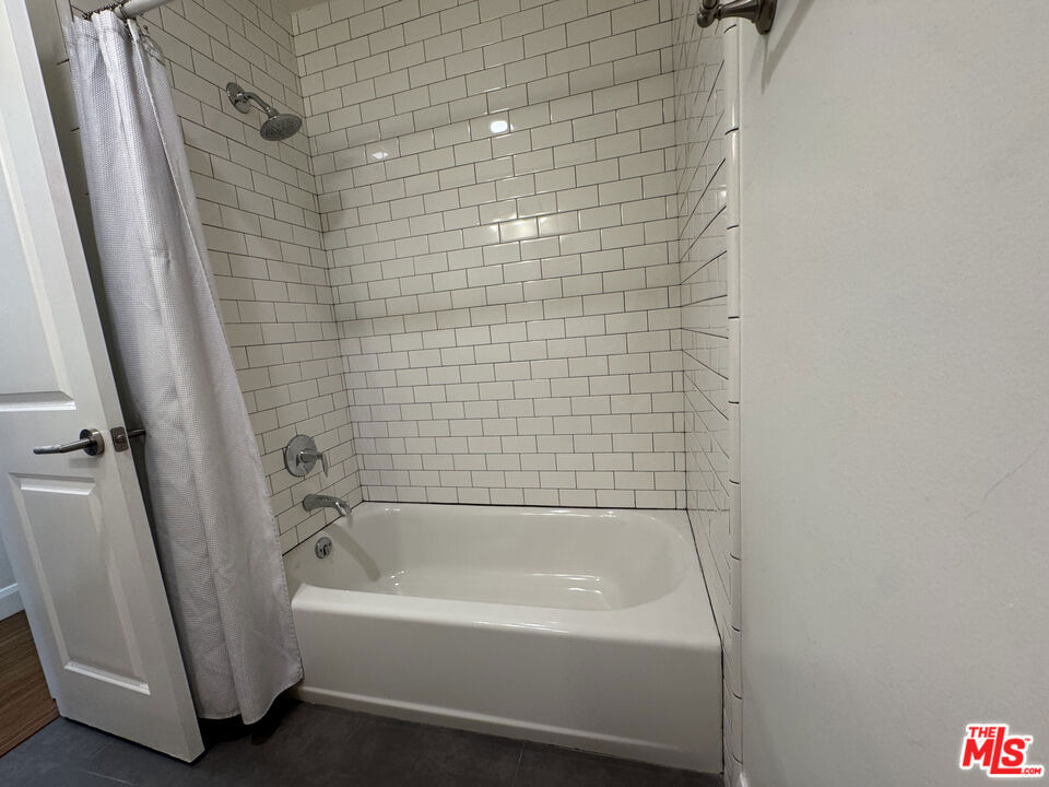 1601 Veteran Avenue - Photo 24