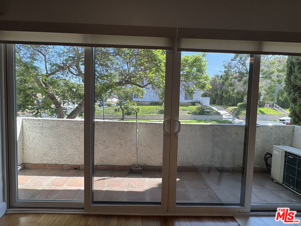 1601 Veteran Avenue - Photo 11