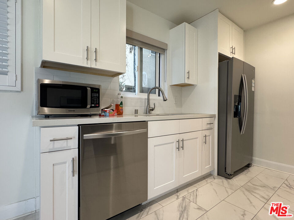1601 Veteran Avenue - Photo 29