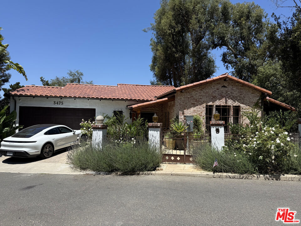 3475 N Knoll Dr - Photo 1