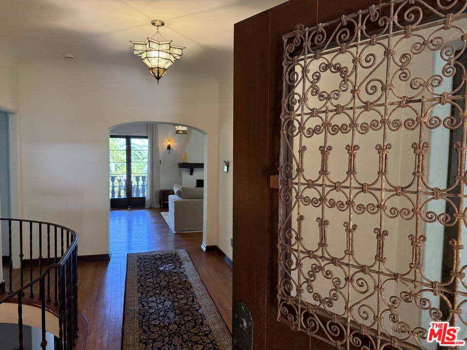 3475 N Knoll Dr - Photo 5