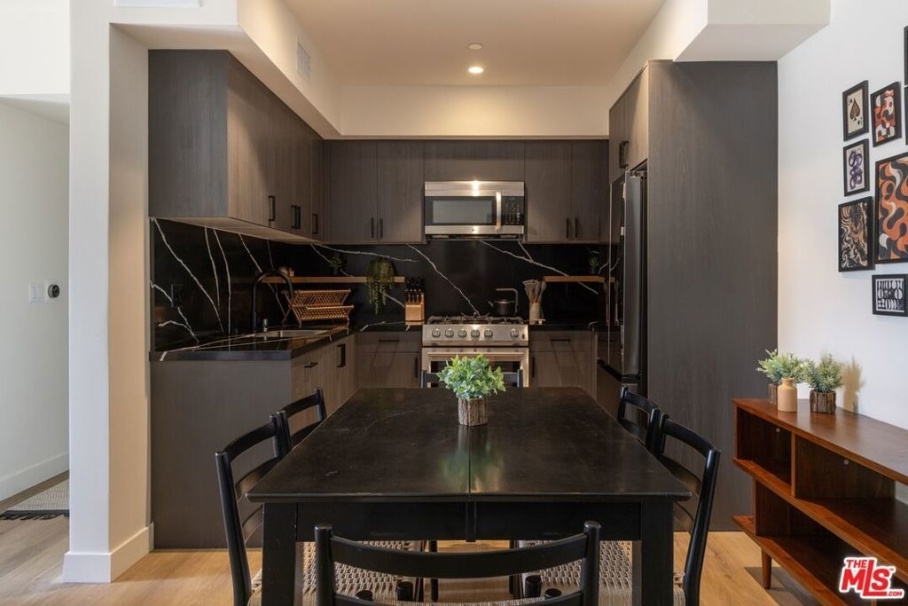 1110 S Spaulding Avenue - Photo 6