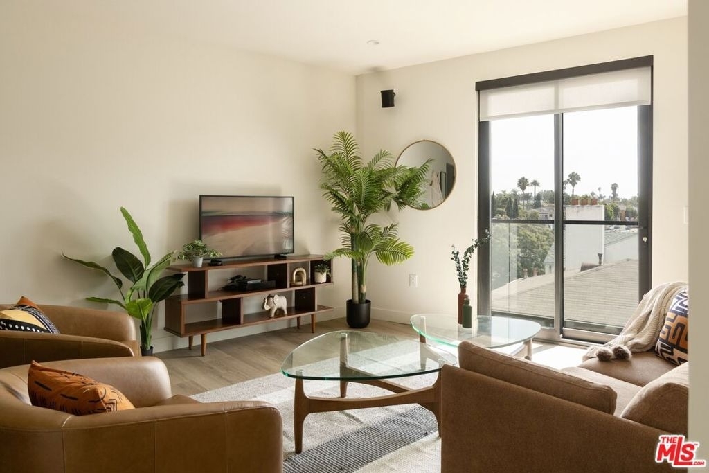 1110 S Spaulding Avenue - Photo 4