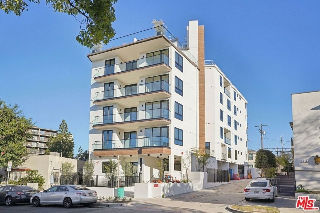 1110 S Spaulding Avenue - Photo 1