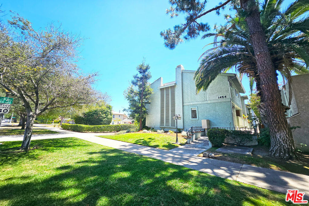1454 E Orange Grove Boulevard - Photo 0