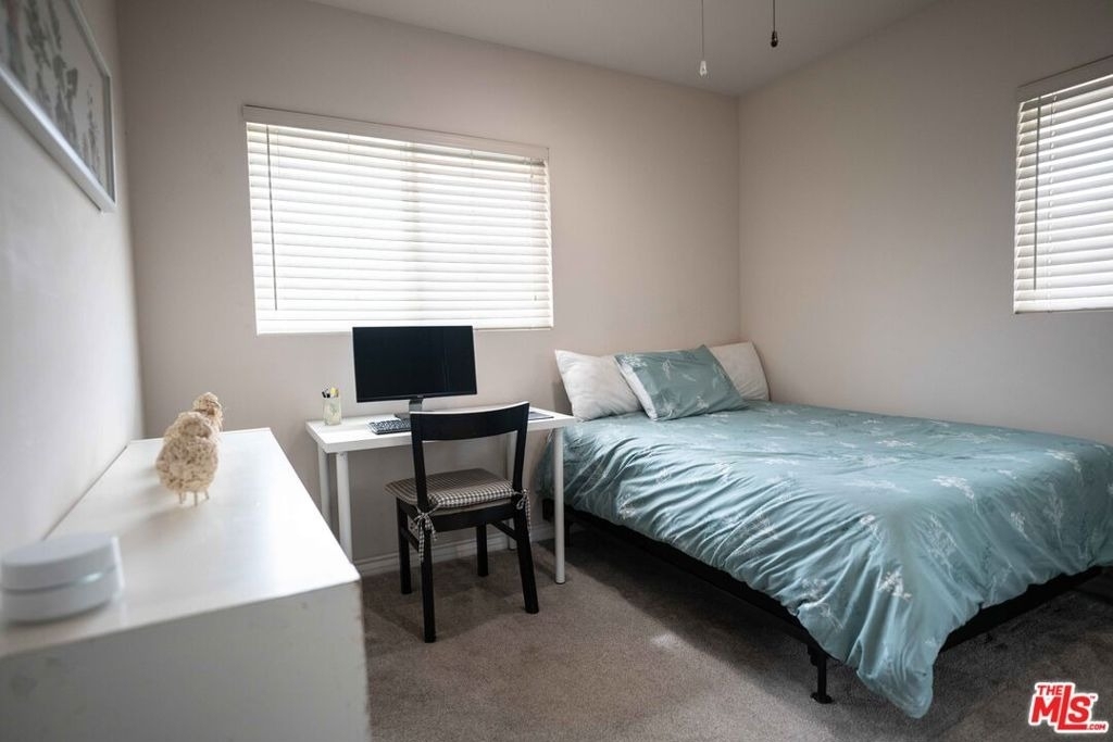 306 E 36th Street - Photo 8