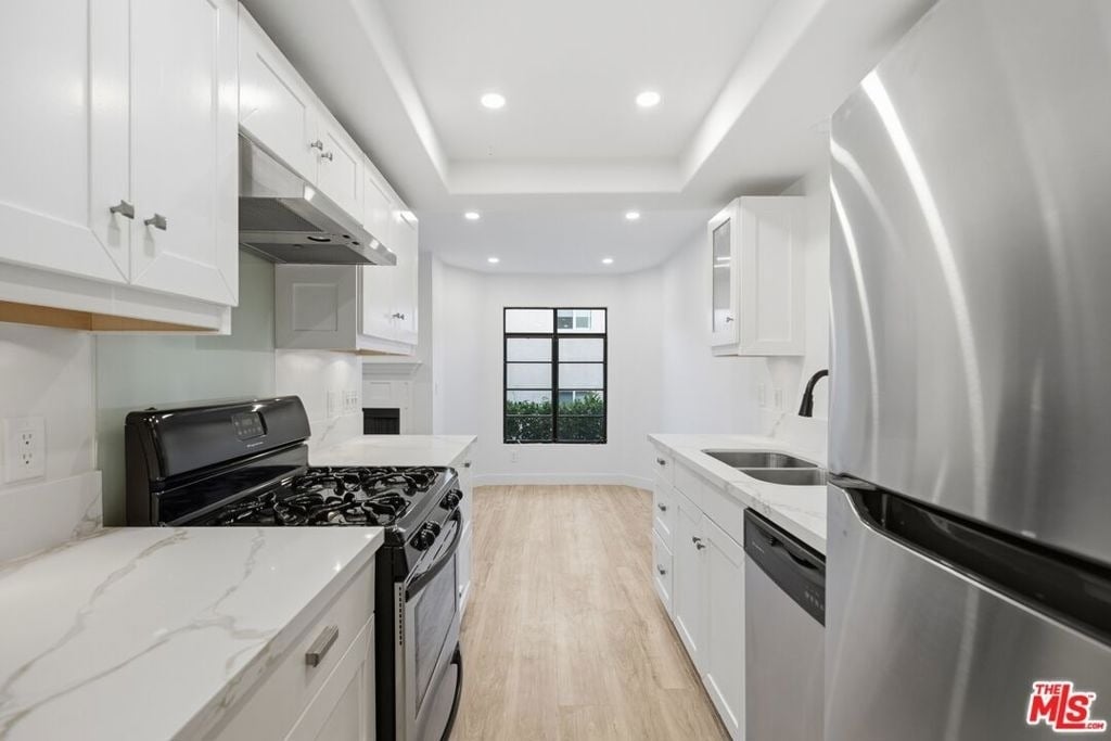 13025 Moorpark Street - Photo 7