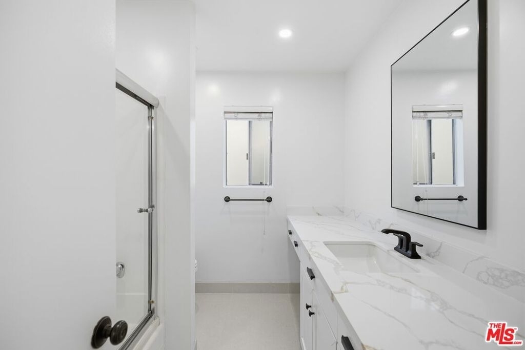 13025 Moorpark Street - Photo 12