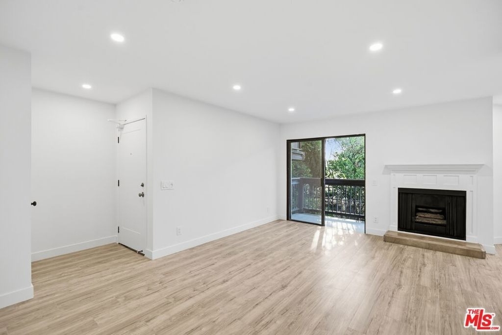 13025 Moorpark Street - Photo 3
