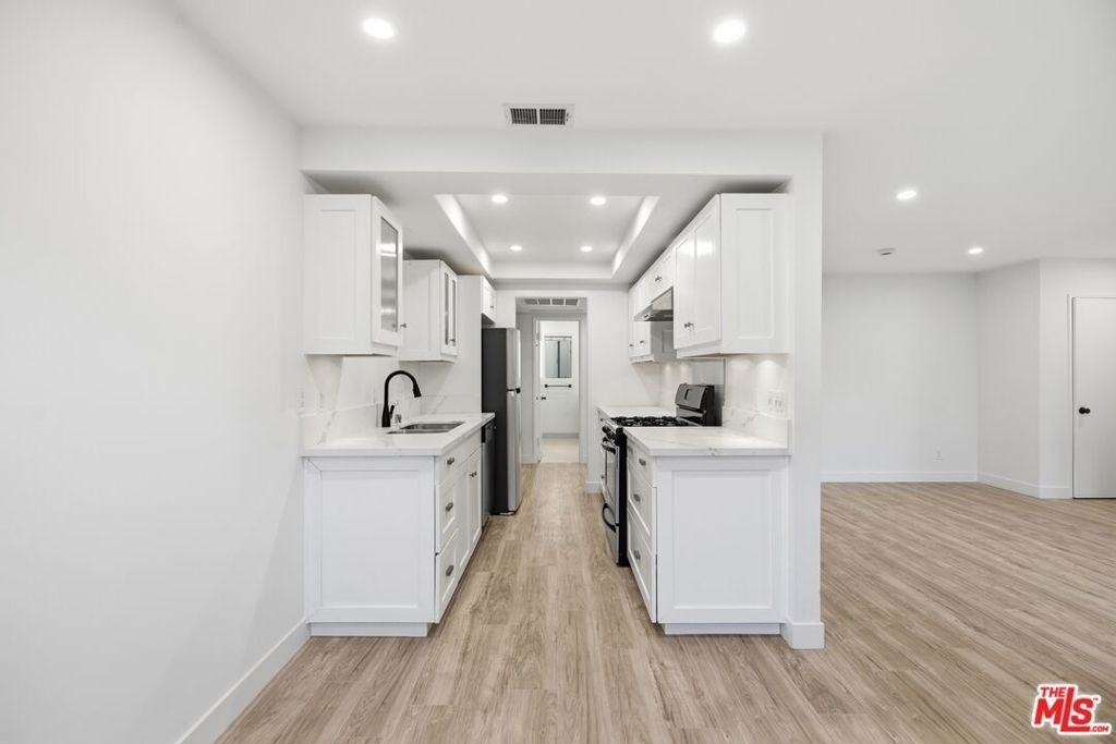 13025 Moorpark Street - Photo 5