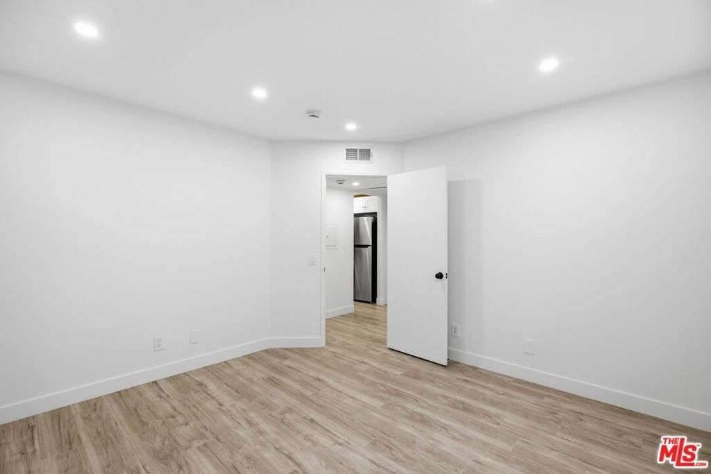 13025 Moorpark Street - Photo 10