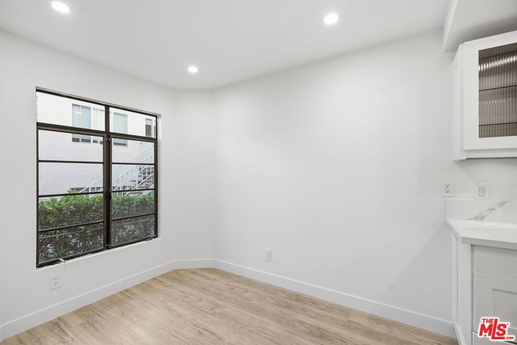 13025 Moorpark Street - Photo 4