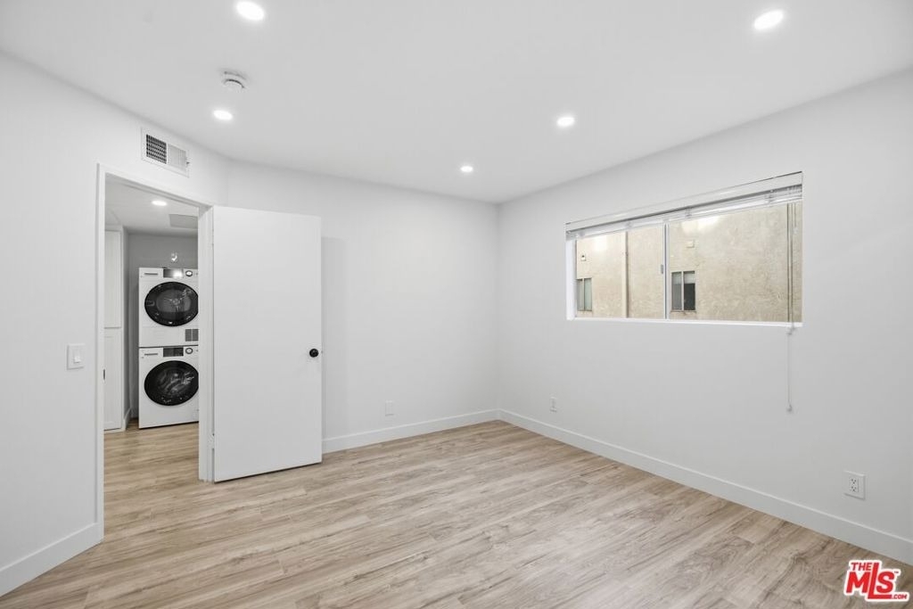 13025 Moorpark Street - Photo 11