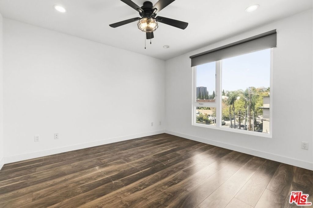 6021 W Beachwood Lane - Photo 11