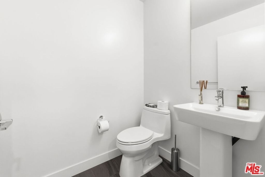 6021 W Beachwood Lane - Photo 9