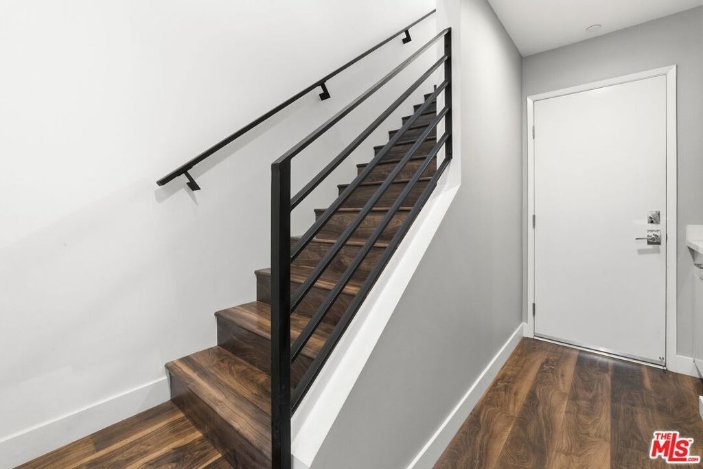 6021 W Beachwood Lane - Photo 2