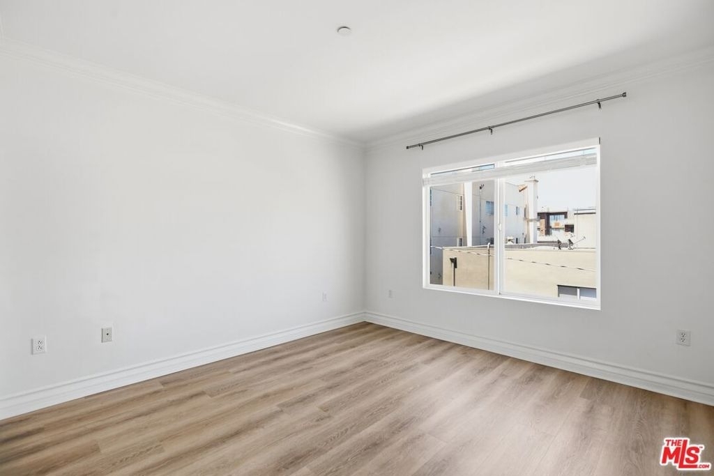 1878 Greenfield Avenue - Photo 18