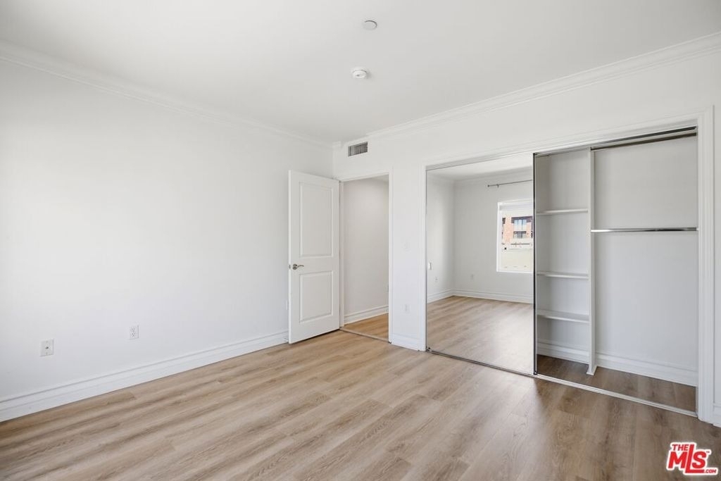 1878 Greenfield Avenue - Photo 19