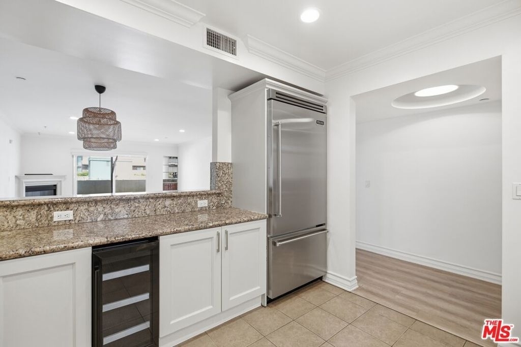 1878 Greenfield Avenue - Photo 2