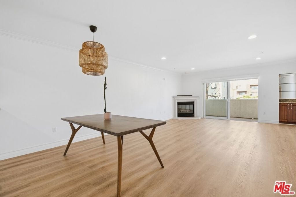 1878 Greenfield Avenue - Photo 4