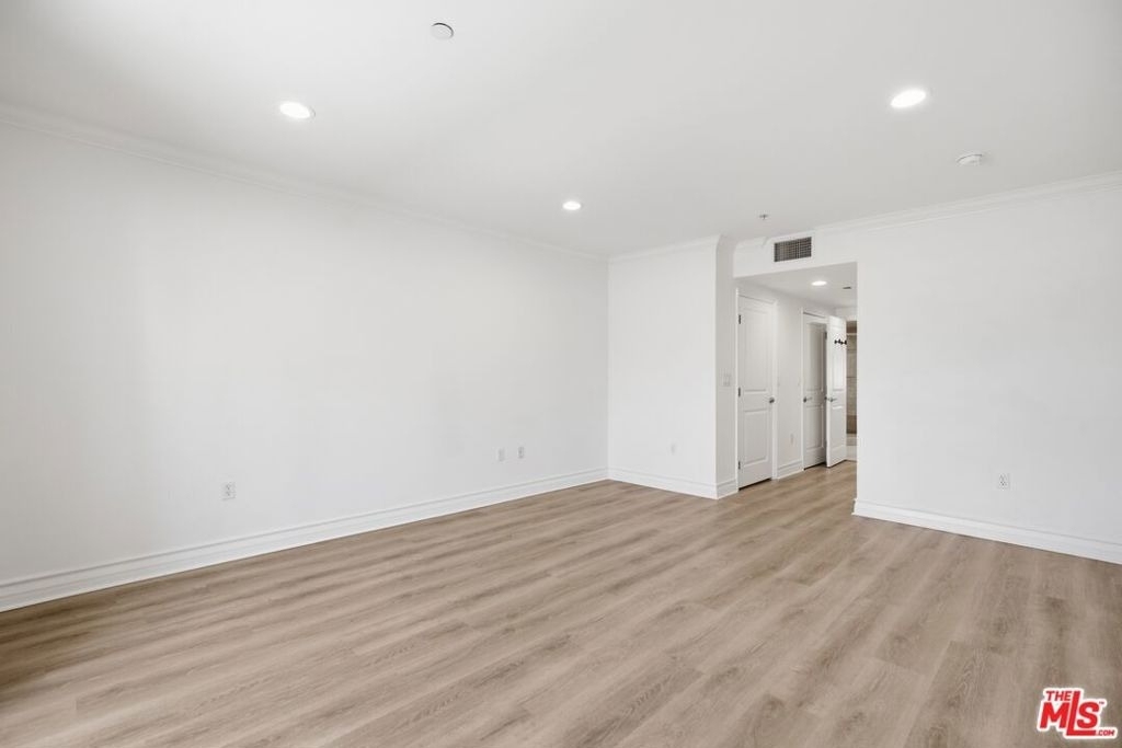 1878 Greenfield Avenue - Photo 13
