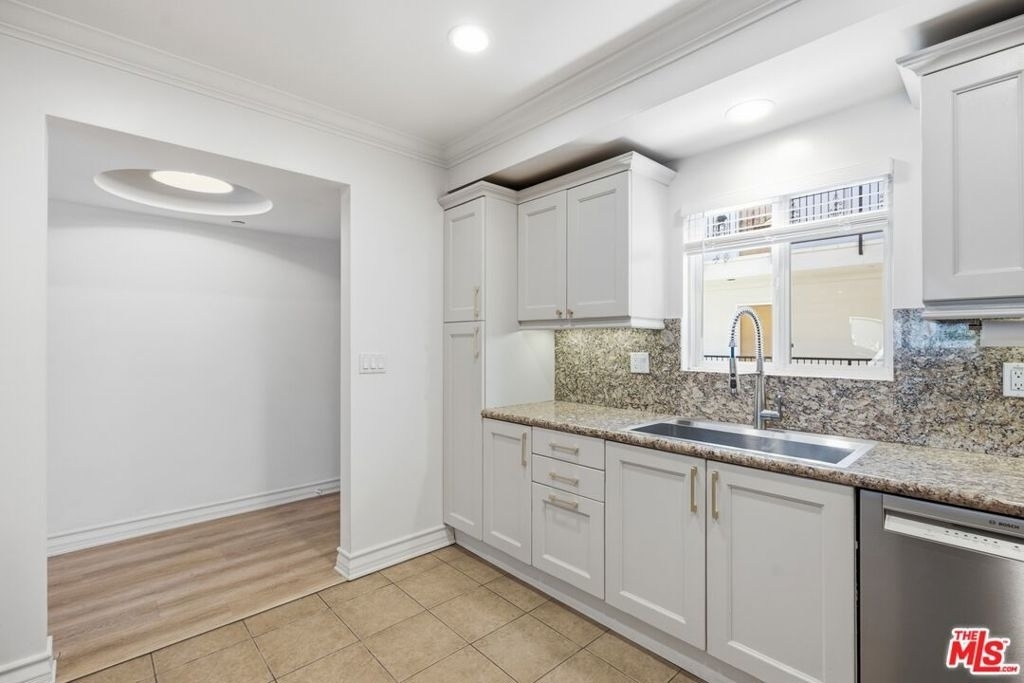 1878 Greenfield Avenue - Photo 1