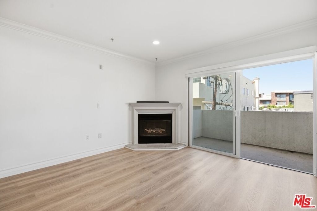 1878 Greenfield Avenue - Photo 5