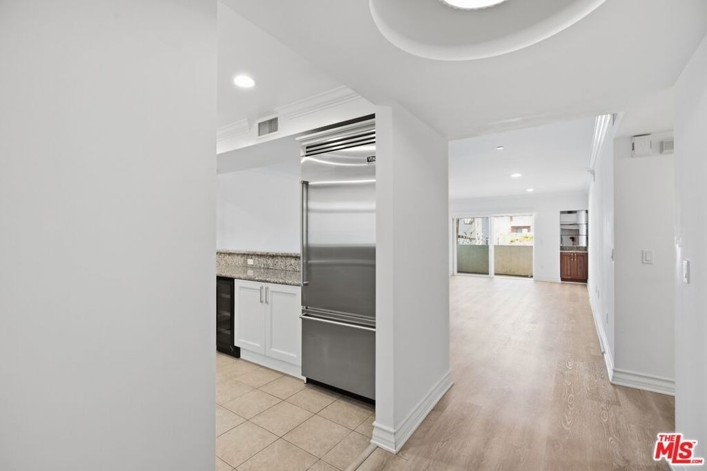 1878 Greenfield Avenue - Photo 3