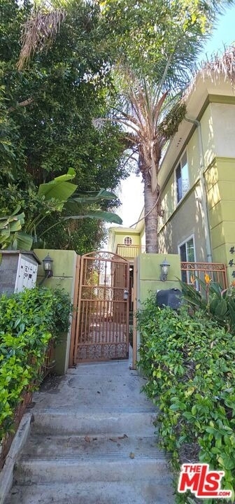 451 S Doheny Drive - Photo 18