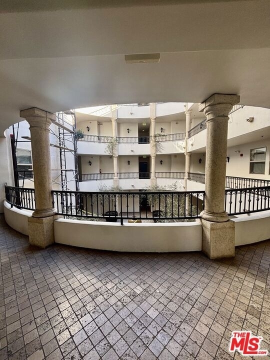 122 N Clark Drive - Photo 1