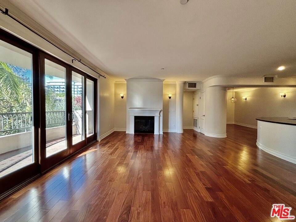122 N Clark Drive - Photo 4