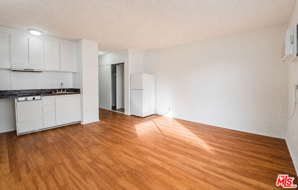 500 S Hobart Boulevard - Photo 1