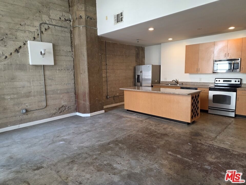 711 S Olive Street - Photo 2