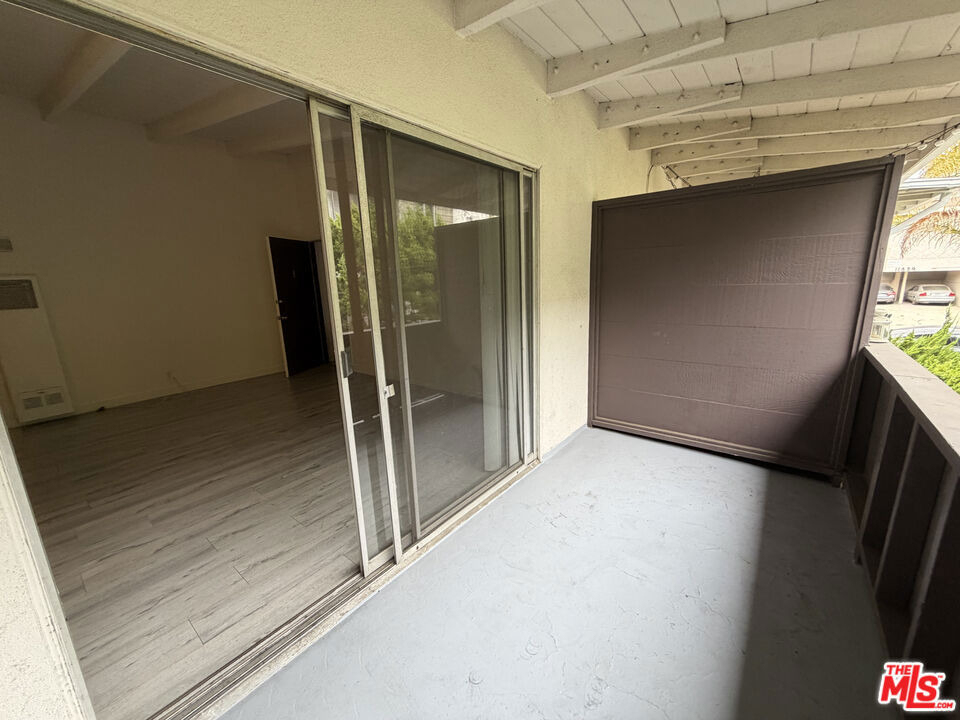 11842 Goshen Avenue - Photo 6