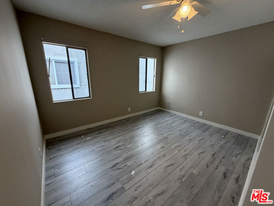 11842 Goshen Avenue - Photo 5